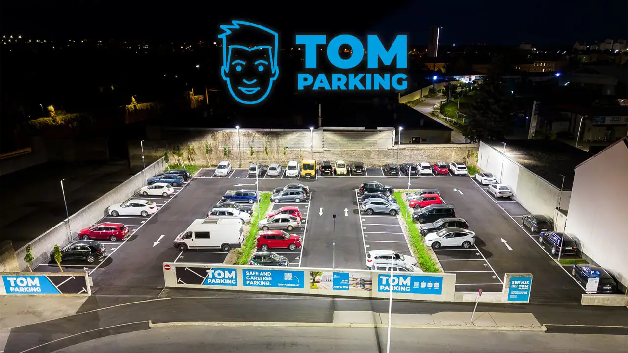 Sicherer Parkplatz am Flughafen Wien bei Nacht – hell beleuchtet und 24/7 videoüberwacht bei TOM Parking Schwechat